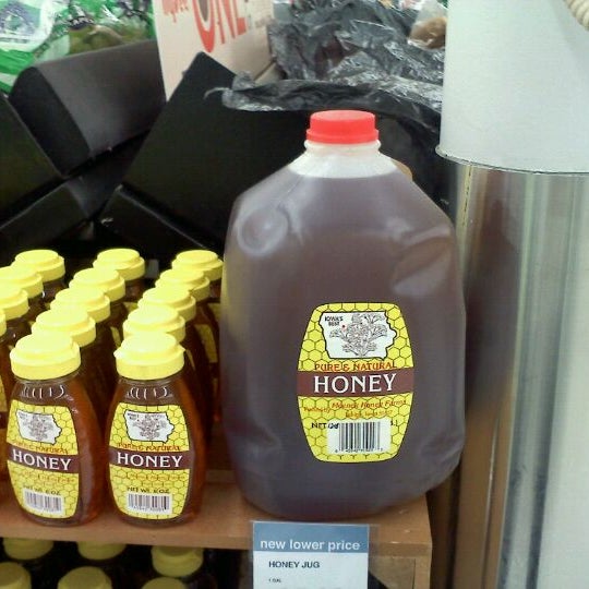 Photo taken at Hy-Vee by Mason M. on 3/27/2012