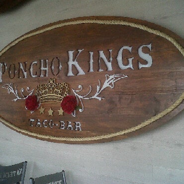 Foto tirada no(a) Poncho Kings por Hector C. em 4/7/2011