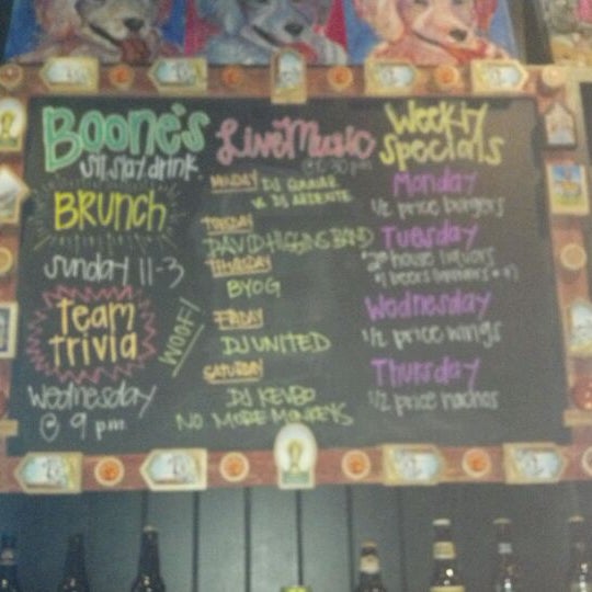 Foto diambil di Boone&#39;s Bar oleh Coti P. pada 12/20/2011