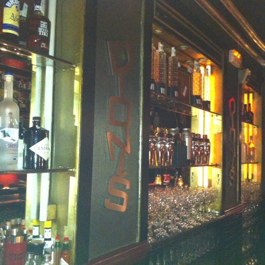 Foto tomada en Dioni&#39;s Pub  por Dani O. el 5/18/2012