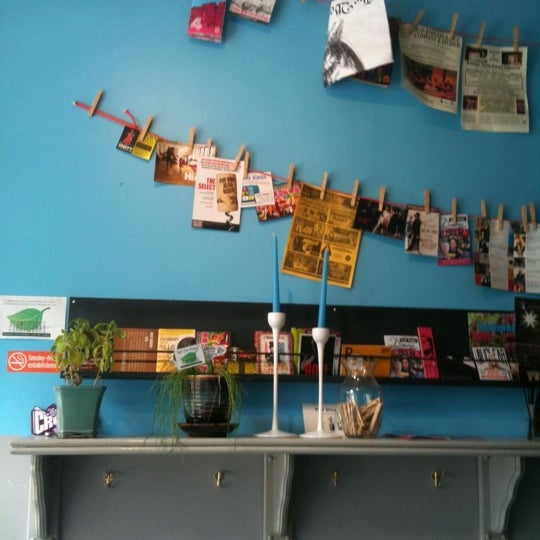 รูปภาพถ่ายที่ Fab Cafe โดย Houeïda A. เมื่อ 8/3/2011
