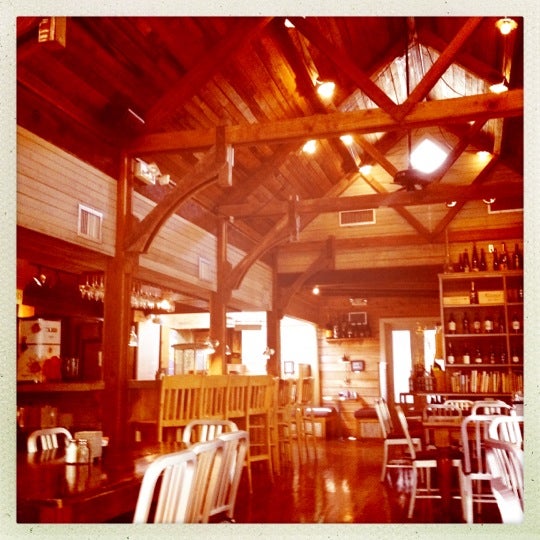 Foto diambil di Huisache Grill and Wine Bar oleh Kayo pada 8/31/2012