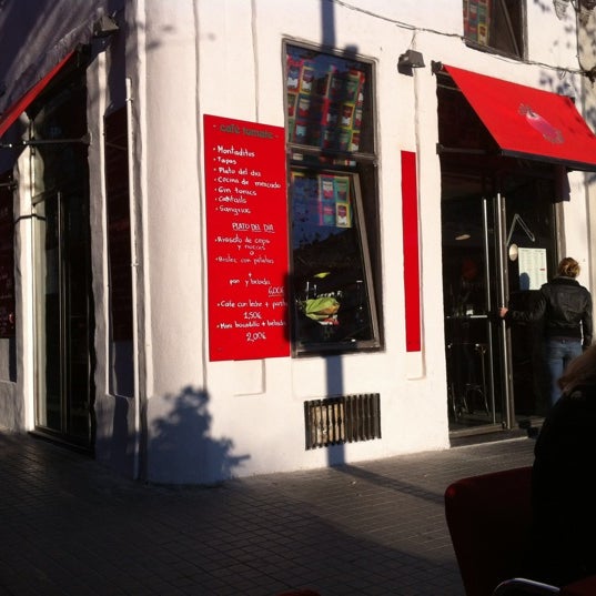 Photo taken at Café Tomate by Cristian V. on 1/22/2012