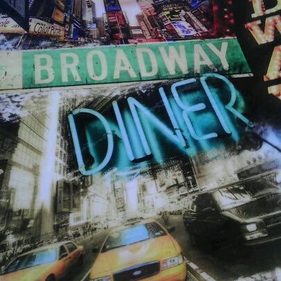 Foto tirada no(a) Broadway Diner por Jen B. em 12/10/2011