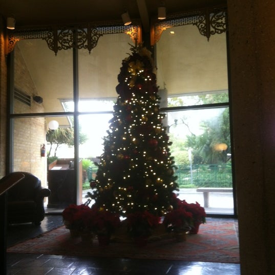 Снимок сделан в The Historic Crockett Hotel пользователем Bill B. 11/21/2011