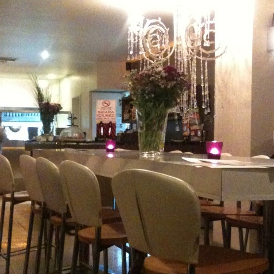 Foto tirada no(a) Maci Cafe &amp; Restaurant por Ezgi em 6/1/2011