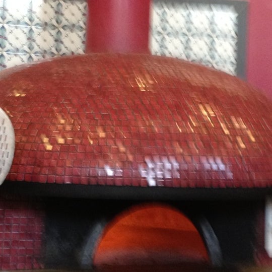 Foto scattata a A Mano Pizza da Mark S. il 5/6/2012