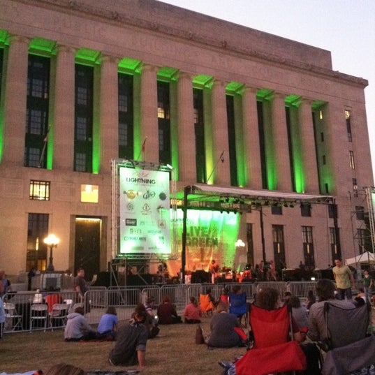 รูปภาพถ่ายที่ Live On The Green Music Festival โดย Jake L. เมื่อ 10/7/2011