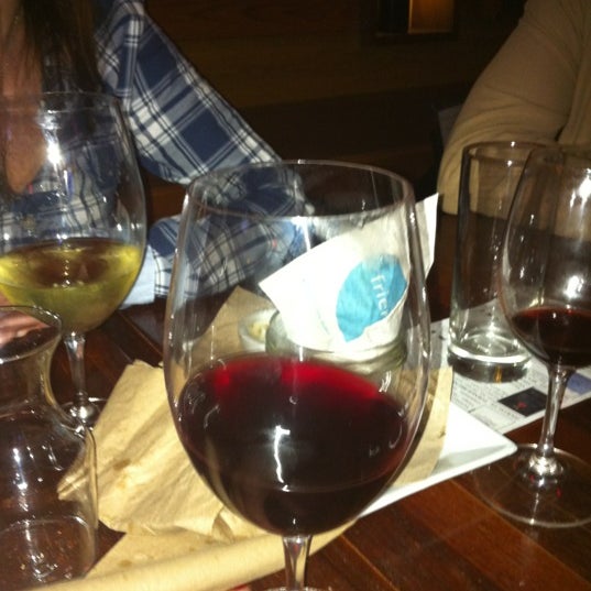 รูปภาพถ่ายที่ Pourtal Wine Tasting Bar โดย Simona C. เมื่อ 11/16/2011