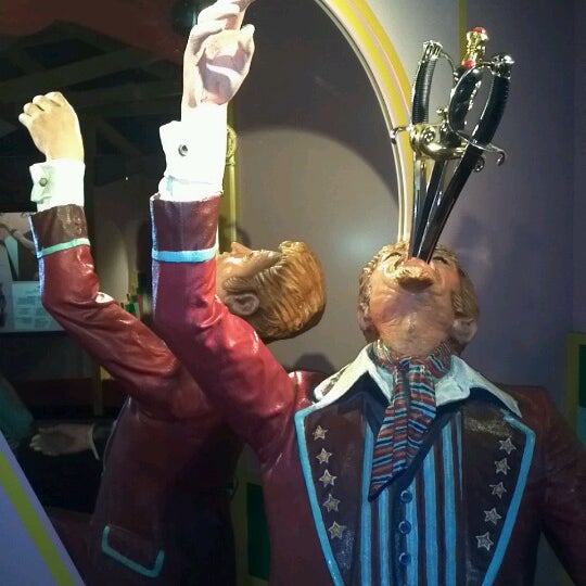 Photo taken at Guinness World Records Museum by Arturo M. on 7/29/2012