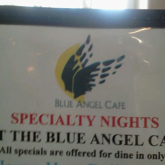 Foto scattata a Blue Angel Cafe &amp; Catering Co. da Mary Ann H. il 5/26/2012