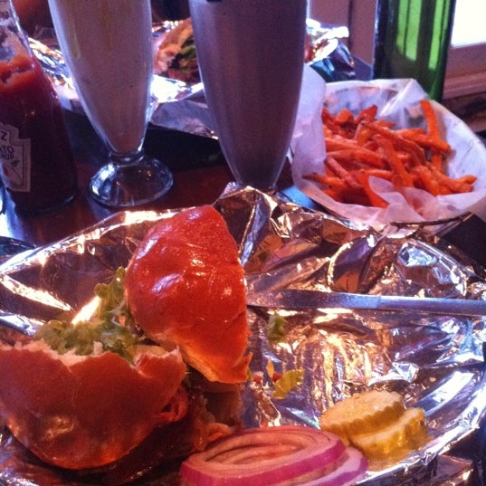 Photo taken at Brooklyn Flipster&#39;s Burger Boutique by Justin R. on 7/31/2011