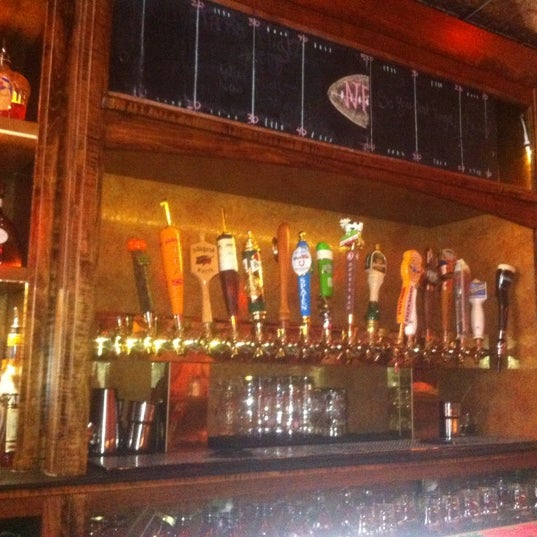 WoodnTap Hartford'da Amerikan Restoranı