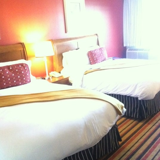 Foto diambil di Delta Hotels by Marriott Woodbridge oleh Paul H. pada 2/10/2012