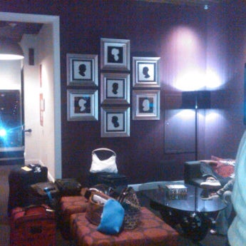 Foto scattata a The GEM Hotel da Iris T. il 10/28/2011