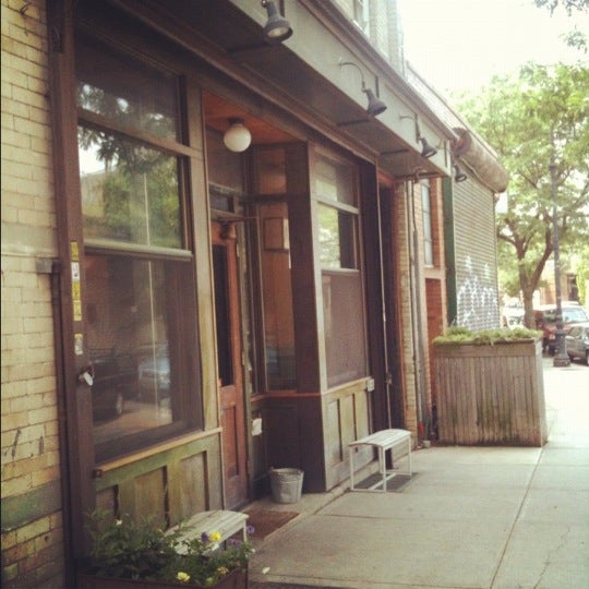 6/11/2012 tarihinde Lester M.ziyaretçi tarafından Ashbox Cafe'de çekilen fotoğraf