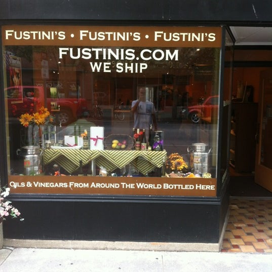 Foto scattata a Fustini&#39;s Oils and Vinegars da Bryan B. il 8/24/2012