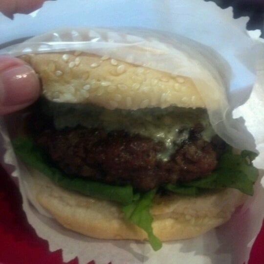Foto tirada no(a) Willy&#39;s Authentic Burger por Leonardo C. em 7/13/2012