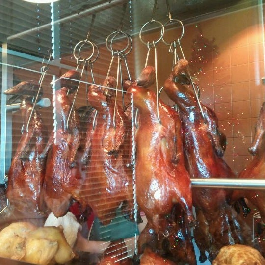 รูปภาพถ่ายที่ First Chinese BBQ โดย Susy S. เมื่อ 1/4/2012