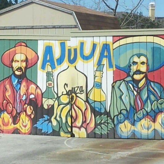 รูปภาพถ่ายที่ Ajuúa! Mexican Grill โดย Michael J เมื่อ 2/25/2012