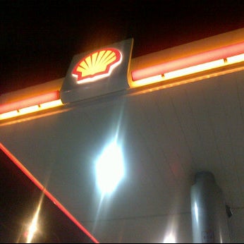 Das Foto wurde bei Shell von Alex A. am 10/20/2011 aufgenommen