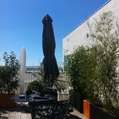 7/23/2012 tarihinde Grigri D.ziyaretçi tarafından Vertigo Restaurant - Sky Bar'de çekilen fotoğraf
