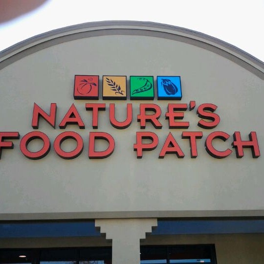 รูปภาพถ่ายที่ Nature&#39;s Food Patch Market &amp; Cafè โดย Patricia N. เมื่อ 12/14/2011