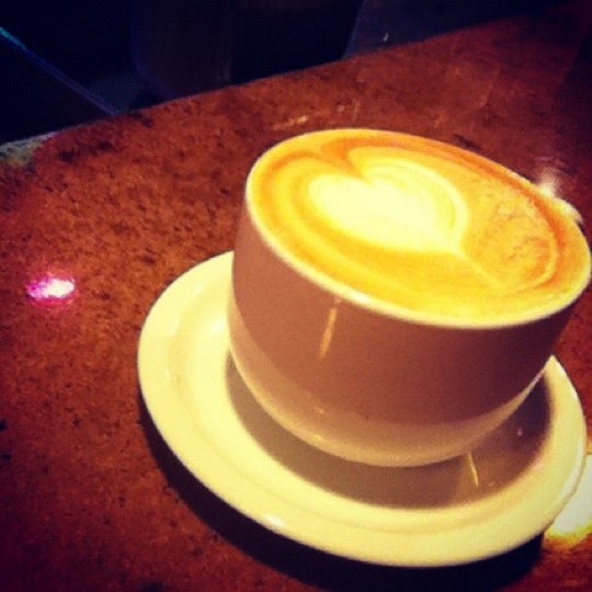 Foto tirada no(a) Classic Rock Coffee Co. por Macee S. em 9/2/2012