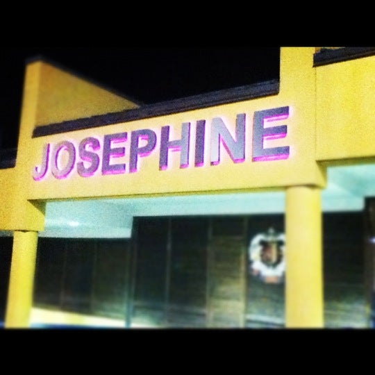 Foto tomada en Josephine Lounge  por Steeve R. el 8/10/2012