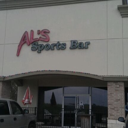 รูปภาพถ่ายที่ Al&#39;s Sports Bar โดย Robert K. เมื่อ 3/7/2012