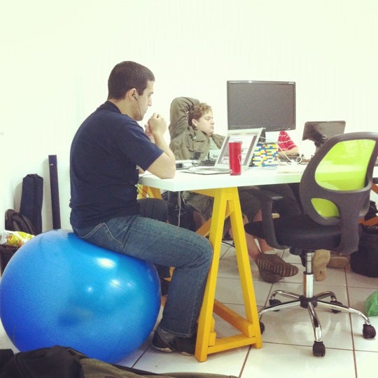 11/17/2011 tarihinde Joanaziyaretçi tarafından BeesOffice Espaço de Coworking'de çekilen fotoğraf