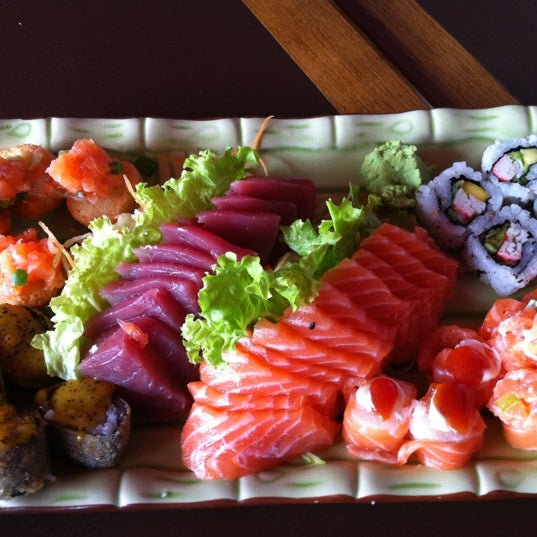 Foto tirada no(a) Zensei Sushi por Marcelo P. em 3/16/2012
