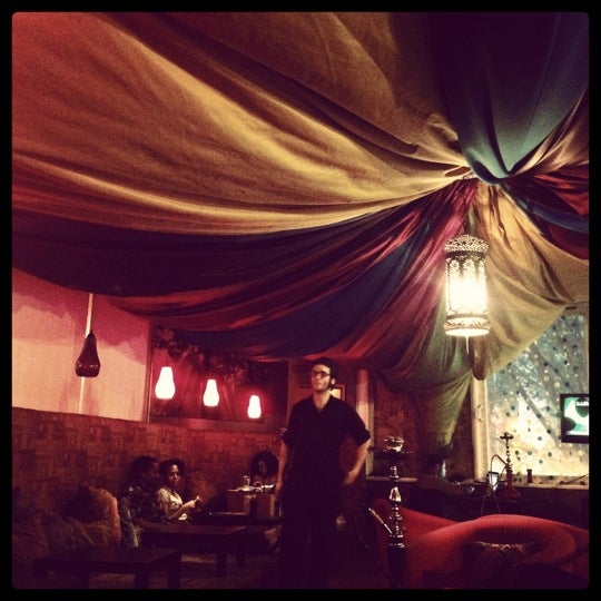 Foto tomada en Anatolia Cafe &amp; Hookah Lounge  por Jessica D. el 6/1/2012