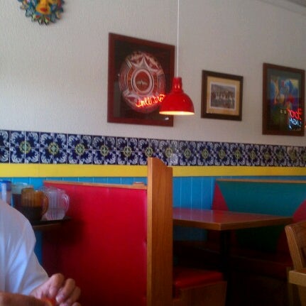 7/17/2012 tarihinde Rodney W.ziyaretçi tarafından Mexican Inn Cafe'de çekilen fotoğraf