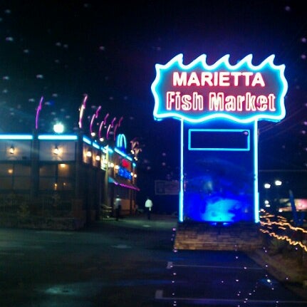 Снимок сделан в Marietta Fish Market пользователем Brenda W. 8/4/2012