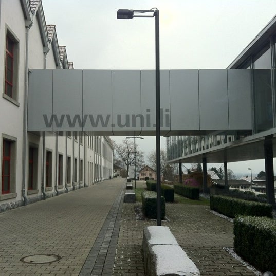 Das Foto wurde bei Universität • Liechtenstein von nizz s. am 1/31/2012 aufgenommen