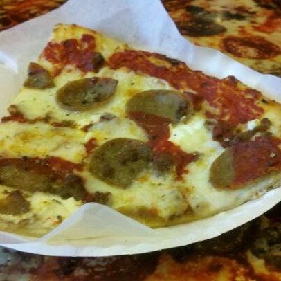 Das Foto wurde bei Pizza Girls WPB von Keith S. am 1/14/2012 aufgenommen