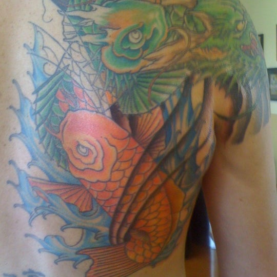 รูปภาพถ่ายที่ Massive Tattoo Studio โดย Michael K. เมื่อ 7/26/2011