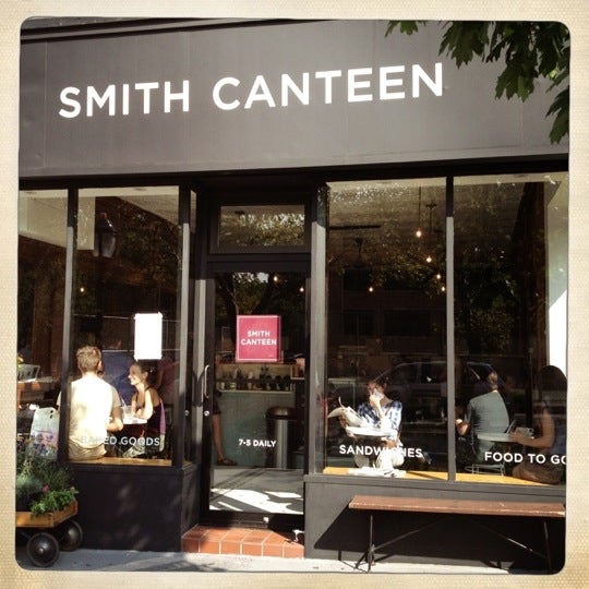 Foto tirada no(a) Smith Canteen por Jay L. em 8/11/2012