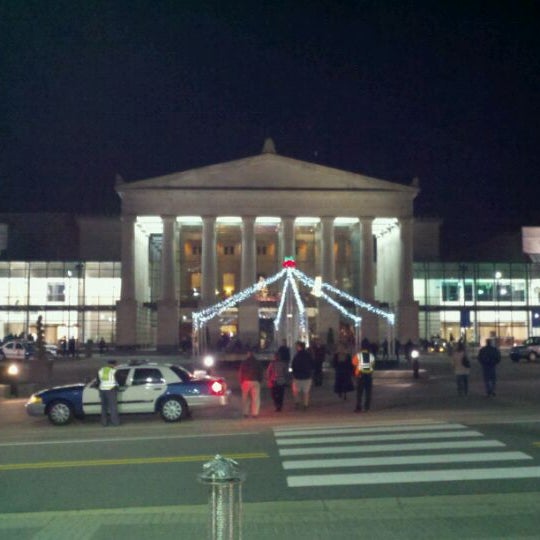 Foto tirada no(a) Raleigh Memorial Auditorium por Jennifer B. em 12/11/2011