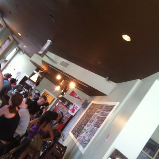 รูปภาพถ่ายที่ Benton Park Cafe &amp; Coffee Bar โดย Charlie M. เมื่อ 7/8/2012