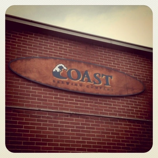 Photo prise au COAST Brewing Company par Taylor J. le8/25/2011
