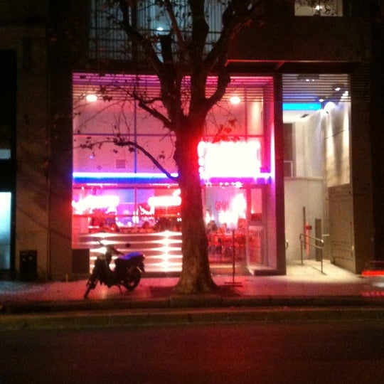 Foto tirada no(a) TRIXIE American Diner por anais r. em 5/25/2012