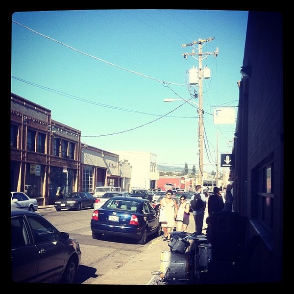 Photo taken at Oakland Art Murmur HQ by Tawny on 7/7/2012