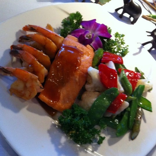 Снимок сделан в Cheng&#39;s Oriental Restaurant пользователем Benny L. 4/13/2012