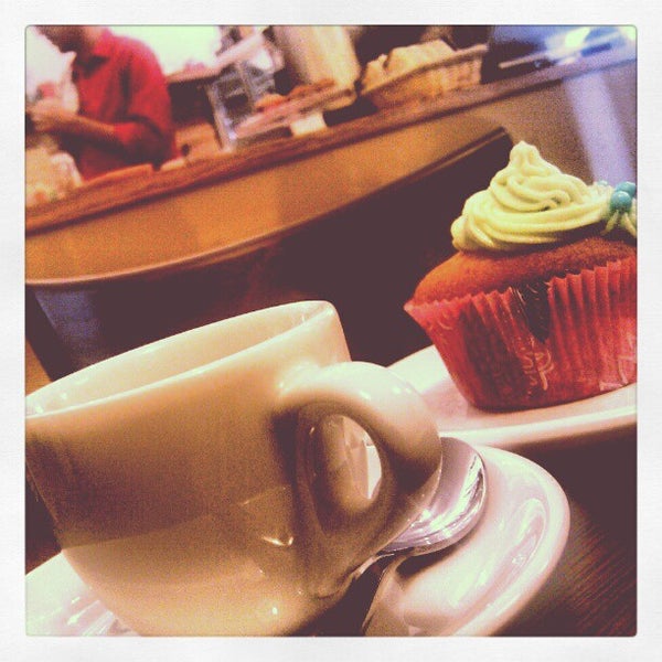 Photo taken at Cup Up coffee by JaroslavSl 3. on 4/6/2012