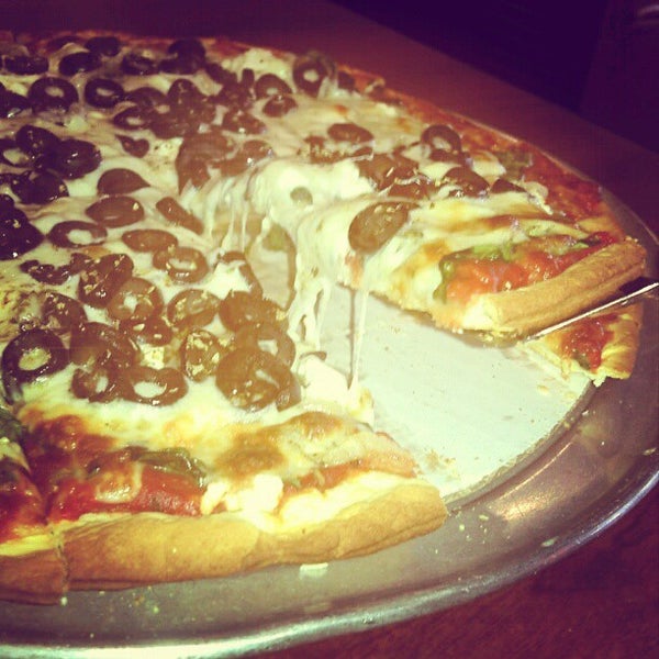Снимок сделан в Tedino&#39;s Pizzeria пользователем Jeff C. 4/3/2012