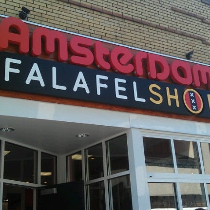 8/15/2012 tarihinde KillaKamziyaretçi tarafından Amsterdam Falafelshop'de çekilen fotoğraf