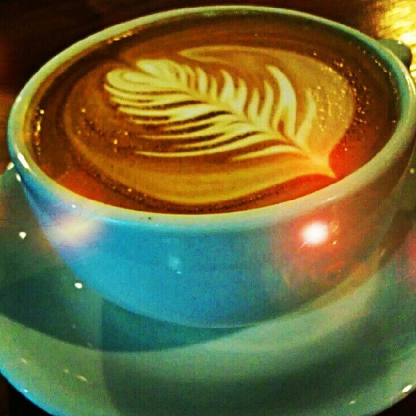 Снимок сделан в Volta Coffee, Tea &amp; Chocolate пользователем Mackenzie W. 6/9/2012