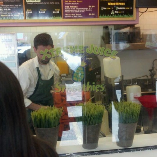 Photo taken at Xtreme Juice by Mario on 5/27/2012